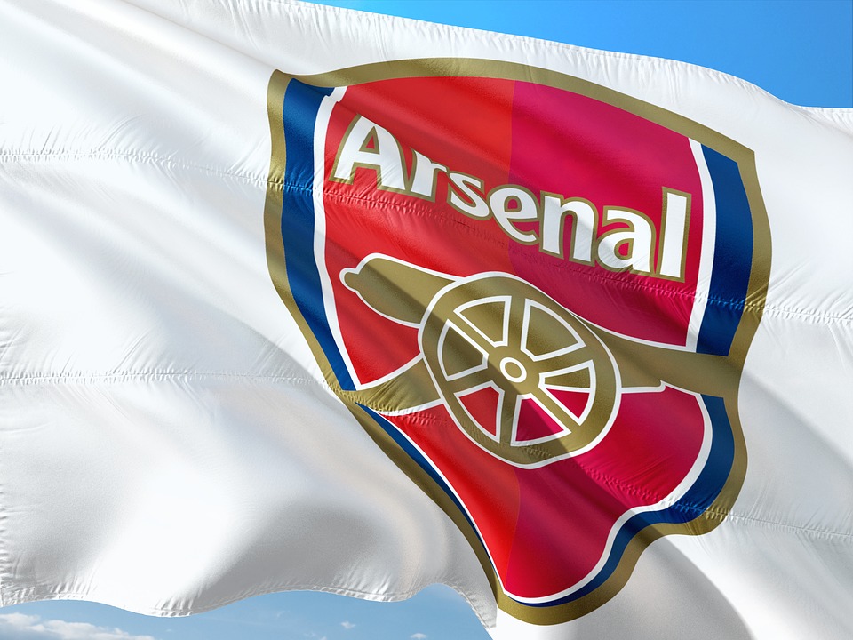 Drapeau floqué du logo d’Arsenal FC