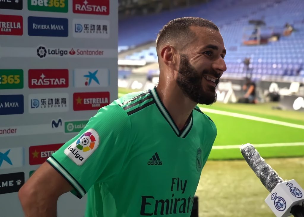Karim Benzema, effectuant une interview après un match avec le Real Madrid
