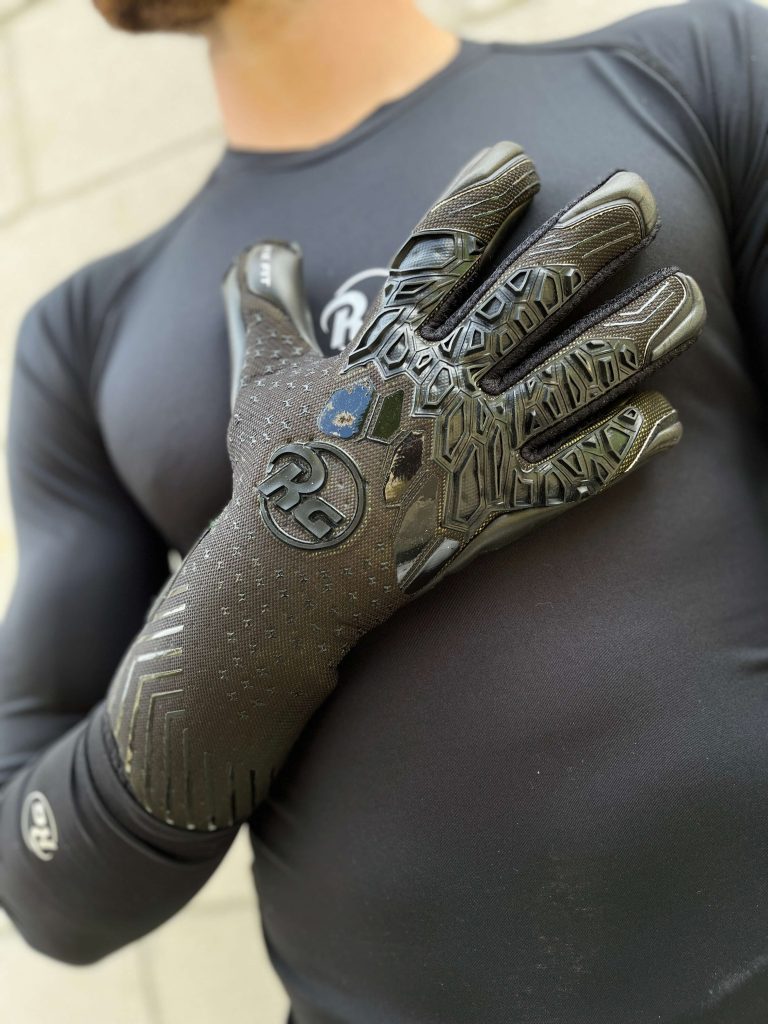 Photo des RG Aversa Black 2022-2023, gants de gardien de foot