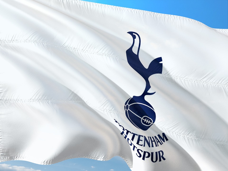 Drapeau floqué du logo de Tottenham Hotspur